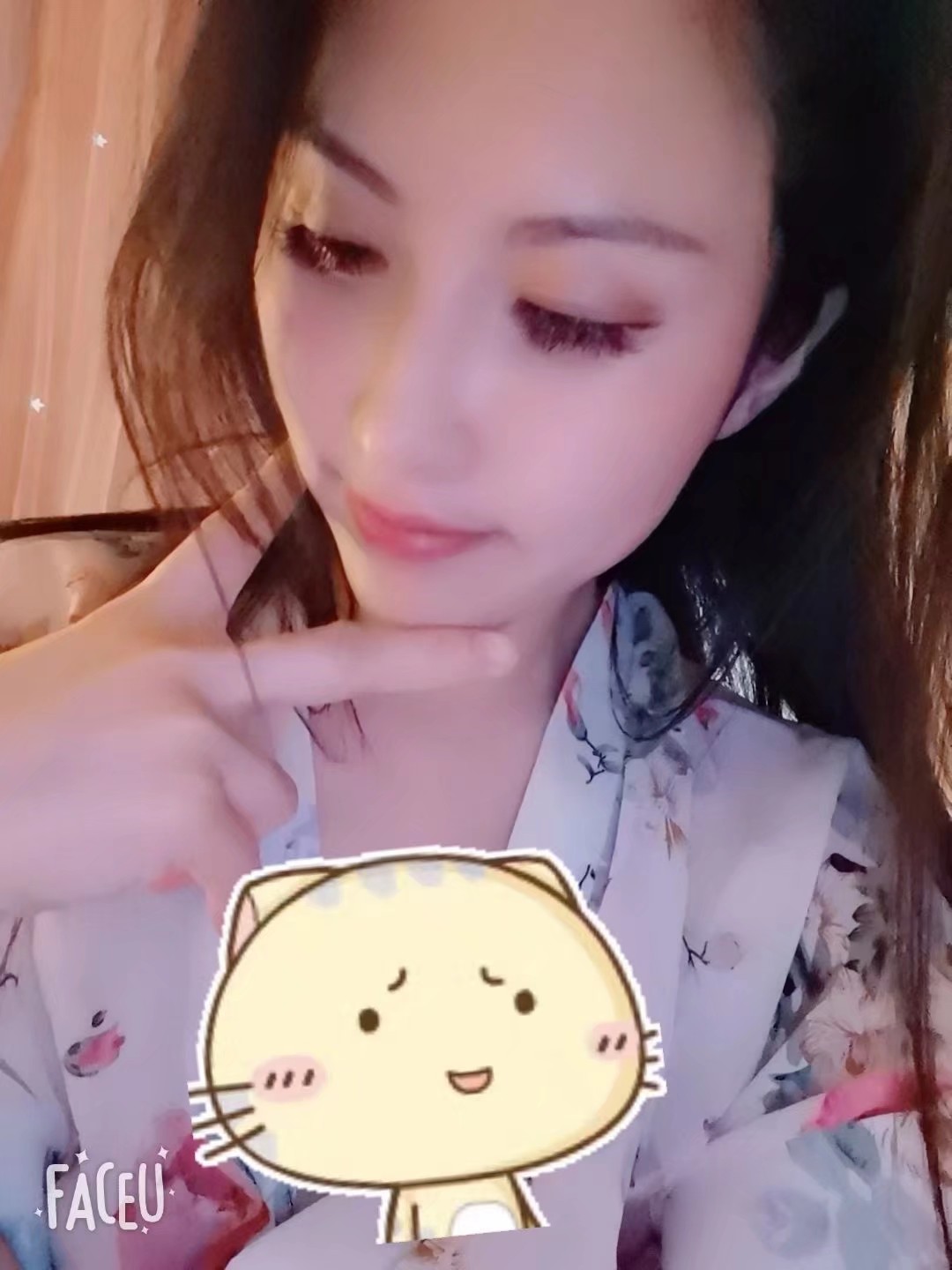 玩得愉快的一个妹妹